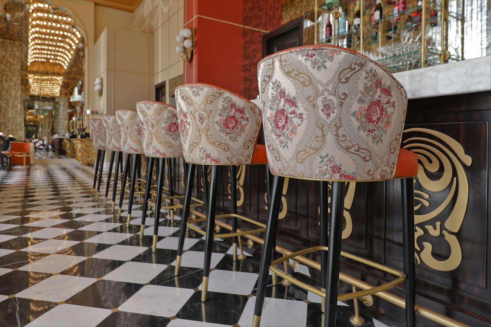 Mansard Riyadh, A Radisson Collection Hotel Exterior foto Bar stools